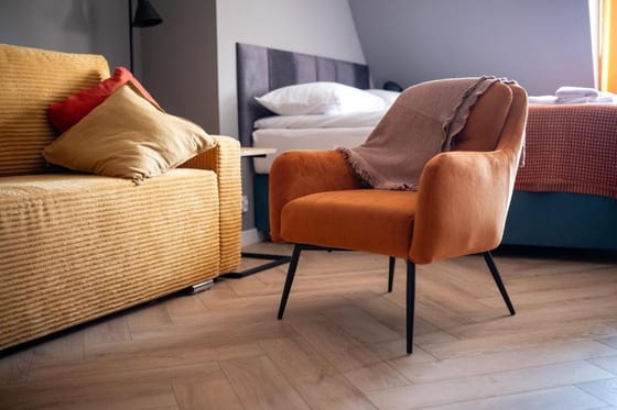 Apartamenty Dřevný Kocúr – wnętrze apartamentu przy Starym Rynku w Poznaniu